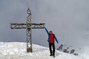 58 Cima di Grem (2049 m)...Arera nelle nuvole 